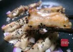 Illustration of how to make sesame and onion pan-fried pot stickers 4