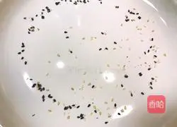 Illustration of how to make vegetable juice and strawberry steamed buns 13