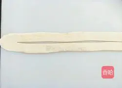 Illustration of how to make a hanging flower roll 4