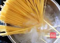 Illustration of how to make butter shrimp pasta 9