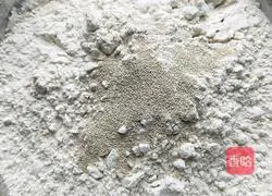 Illustration of how to make peanut sesame candy triangle 3