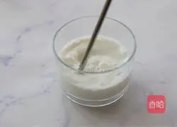 Illustration of how to make matcha berry ice drink 4