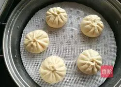 Illustration of how to make barbecued pork buns 8