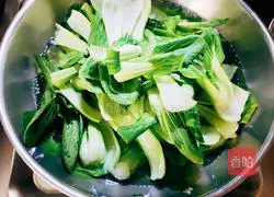  Illustration of how to make vegetable and meat wontons 2