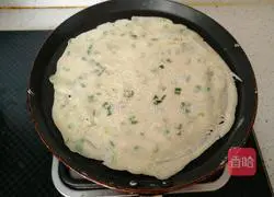 Illustration of how to make chive egg pancake 9