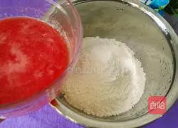 Flower-shaped watermelon steamed buns recipe 7