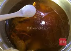 Illustration of how to make Cordyceps, Flowers, Ginseng and Chicken Soup 11