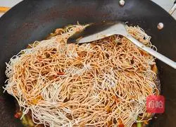 Illustration of how to make braised beans and noodles 11