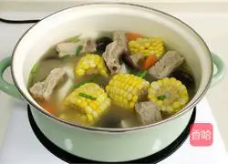 Illustration of how to make carrot, corn, yam and pork ribs soup 10