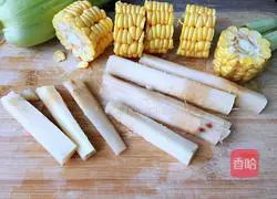 Illustration of how to make hot sugarcane corn soup 2