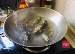 Wild crucian carp soup recipe 1