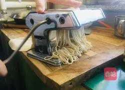 Illustration of how to make hand-made fried noodles 8