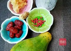 Illustration of how to make papaya and white fungus stewed 1