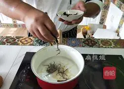 How to make spicy and sour whitebait soup Illustration 3