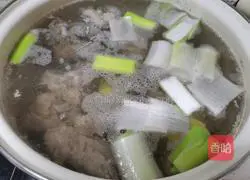 Illustration of how to make kelp and pork ribs soup 3