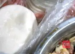 Ice Shredded Frying Illustration of making dumplings 7