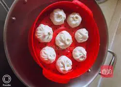 Illustration of how to make carrot, chicken and green onion buns 9