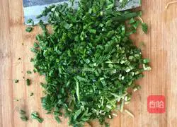 Illustration of how to make steamed buns with chives and meat 1