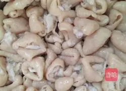 Illustration of how to make fried sausage with pickled cabbage 1