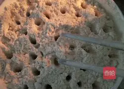 Homemade Illustration of making low-gluten flour 3