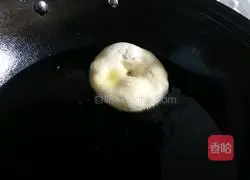 Illustration of how to make homemade egg-flavored pancakes 7