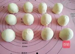 Illustration of how to make Northeastern bean buns 15