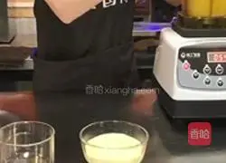 Illustration of how to make salted egg yolk milk tea 3