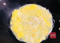Mom's taste, illustration of how to make scallion and egg silver noodles 2