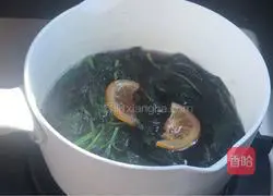 Illustration of how to make perilla rock sugar water 5