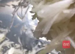 Little yellow croaker Illustration of how to make shredded radish soup 4