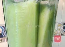 Illustration of how to make mint and kiwi juice 6