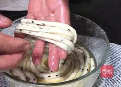 Illustration of Homemade Spreading Seeds 6