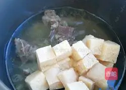 Illustration of how to make a bowl of hot soup 5