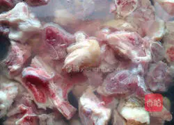Soybean and pig trotters soup recipe 3