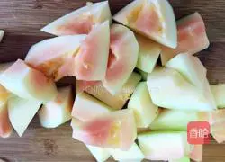 Illustration of how to cook papaya in fish soup 4