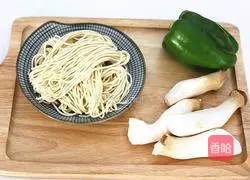 Illustration of how to make fried oyster mushroom noodles with red oil 1