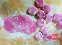 Illustration of how to make pink steamed dumplings 10