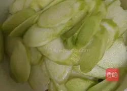 Illustration of how to cook kale stalks with fried meat 1