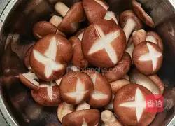 Illustration of how to make crucian carp tofu soup 2