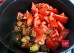 Tomato Illustration of how to cook beef brisket 14