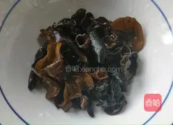 Illustration of how to cook duck gizzard and tube bone 5