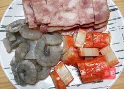 Illustration of how to make creamy mushroom seafood pasta 2