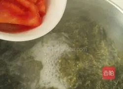 Illustration of how to make seaweed and tomato dumpling soup 8