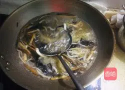 Illustration of how to make spicy and sour shredded pork soup 6