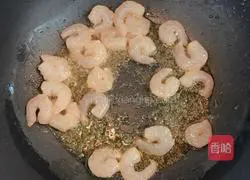 Illustration of how to make shrimp and tofu soup in golden soup 8