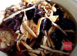 Illustration of how to make braised noodles in old Beijing 8