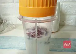 Illustration of how to make red date milkshake 6