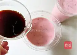 Strawberry Milk Coffee Recipe Illustration 5