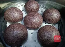 Black Illustration of how to make rice steamed buns 9