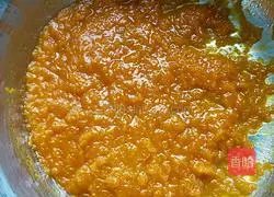 Illustration of how to make pumpkin steamed buns 1